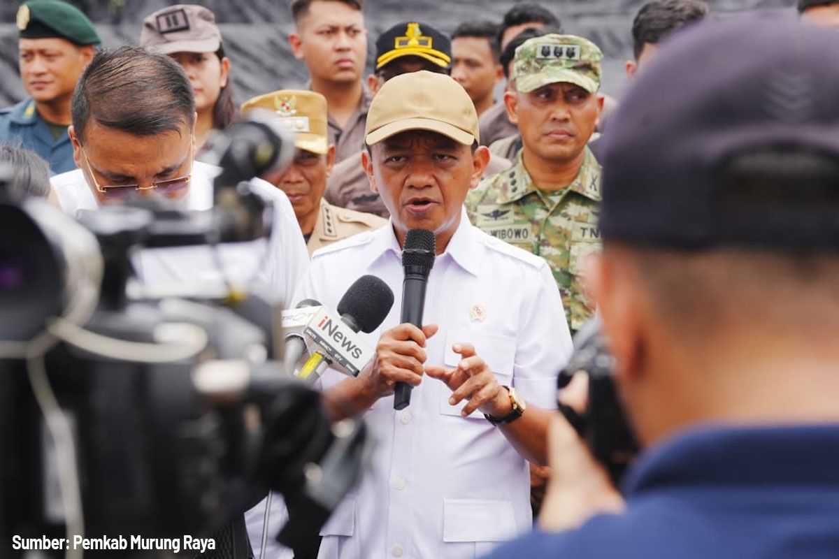 Minister Bahlil inspects crackdown on illegal mining in Murung Raya