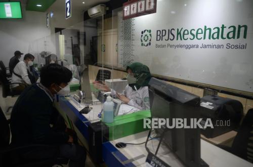 BPJS and Zakat: The Dilemma of the Mustahik's Life