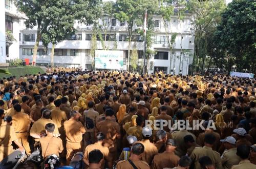 Central Java Provincial Government Issues Circular on Energy Efficiency, Urging Civil Servants Within 1.5 Km of Office to Walk