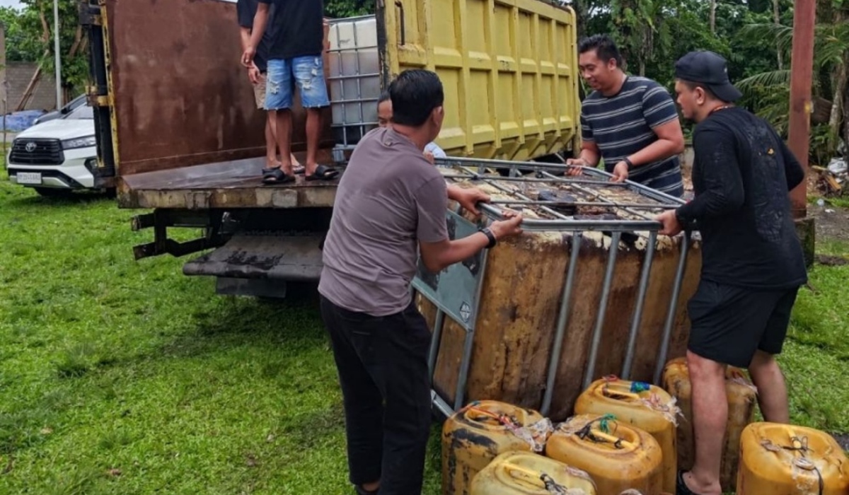 Riau L300 Driver Arrested While Transporting Subsidised Fuel for Illegal Gold Mine