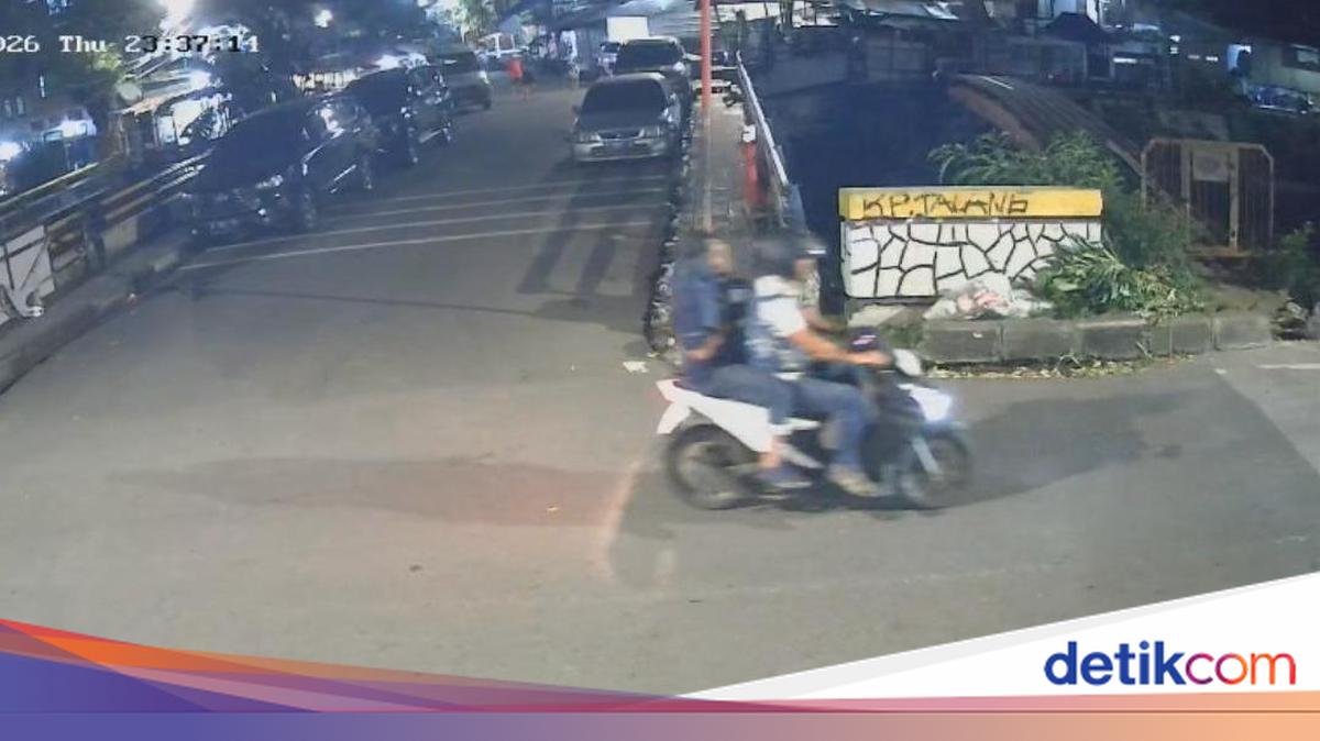 TNI Hands Over Four Suspects in Acid Attack on Andrie Yunus to Military Auditor