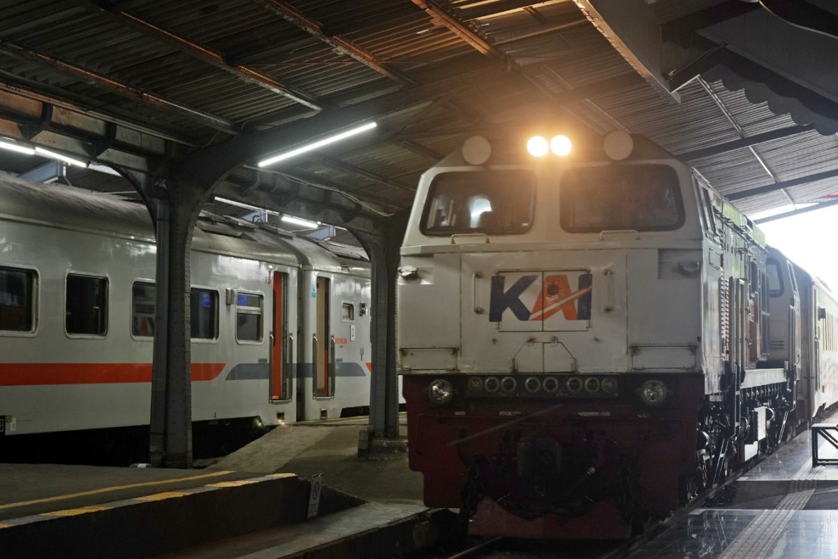Train Departures in Jember on Schedule After KA Bangunkarta Derailment