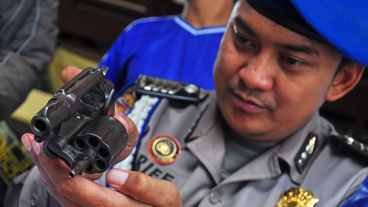 South Sumatra Police Propam Inspects Thousands of Members' Firearms