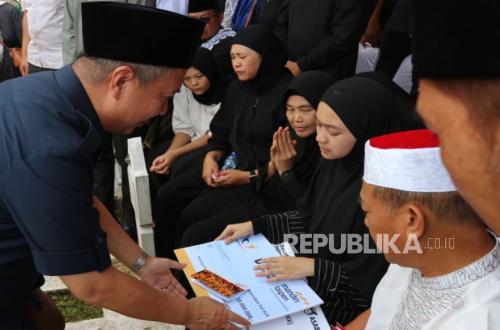Bank Mantap Delivers Special Death Benefit Compensation to Families of Fallen TNI Soldiers in Lebanon