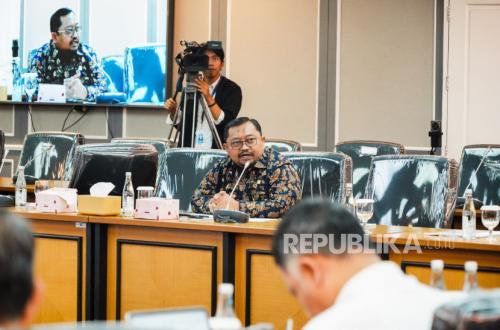 Parliament Highlights Human Rights Violation: Muslim Female Employees Restricted from Wearing Hijab at Siloam TB Simatupang Hospital