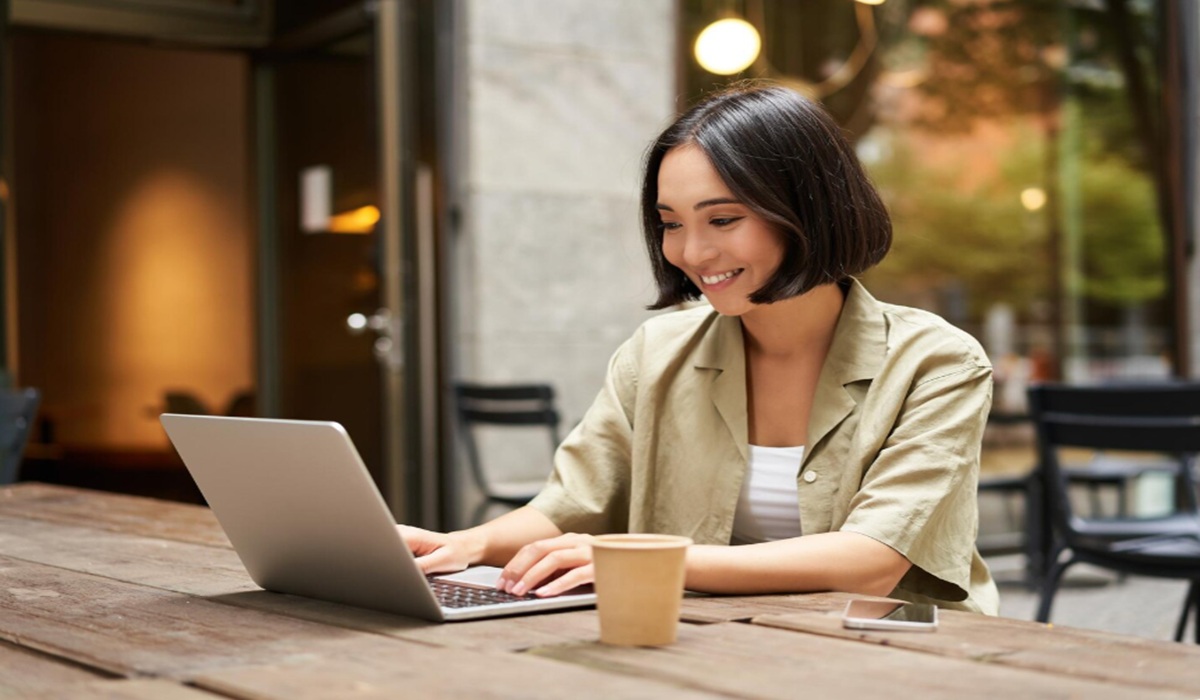 Coursera 2025 Report: Indonesian Women's Completion Rate in GenAI Surpasses Men's