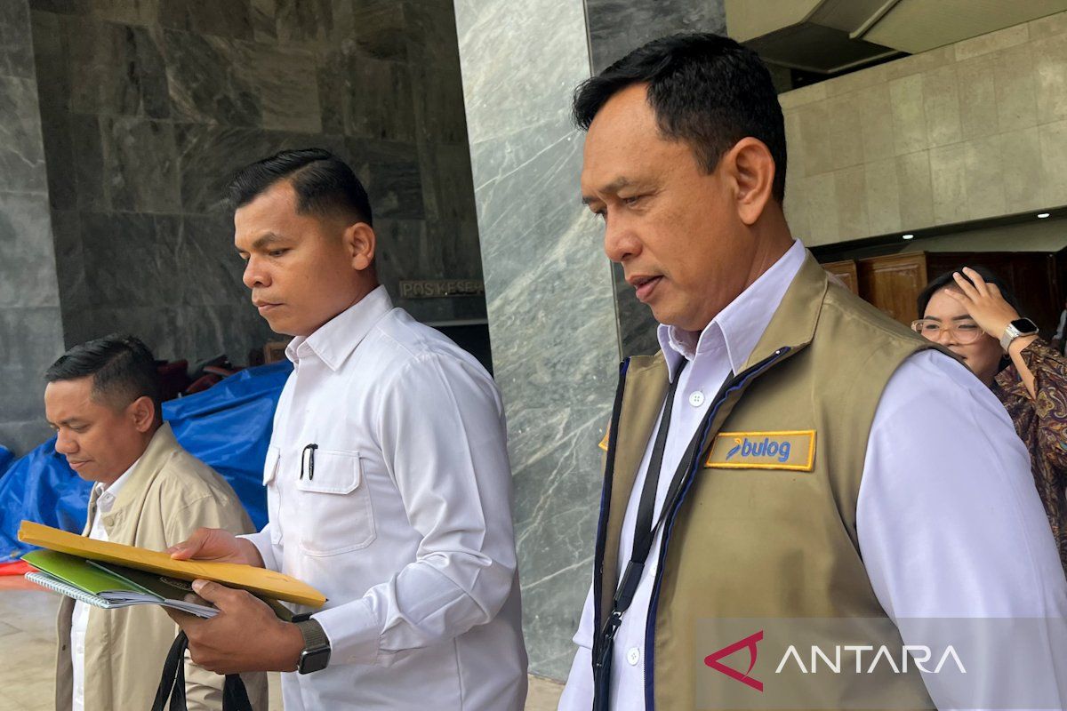 Bulog CEO: Rice packaging secure amid plastic pellet shortage concerns