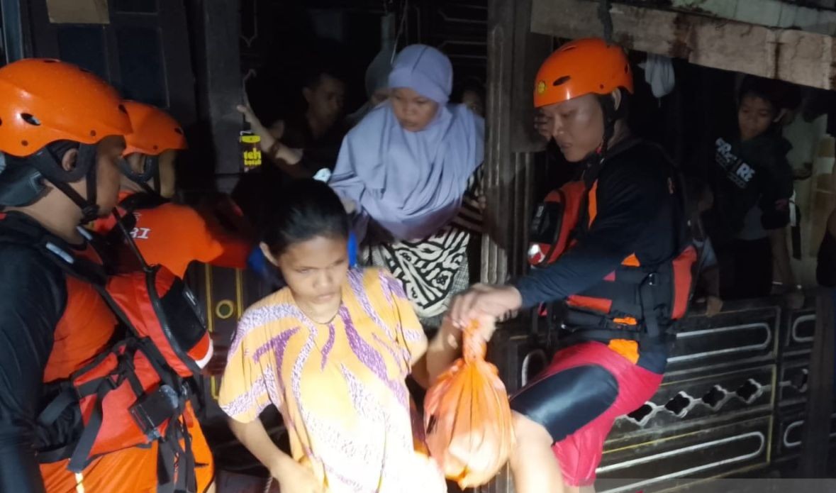 100 Residents Evacuated Due to Flooding in Manokwari