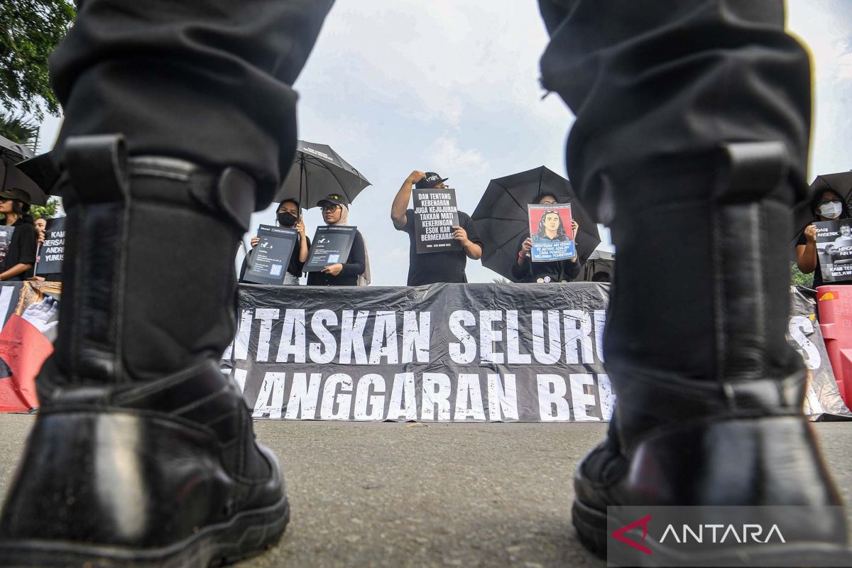 UI Student Body Demonstrates in Central Jakarta, Police Deploy 1,031 Combined Personnel