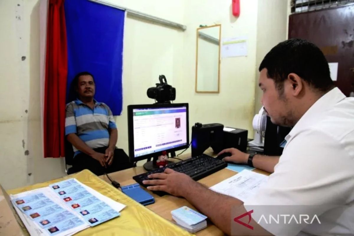 West Aceh Regency Facilitates Disaster Victims in Processing Civil Registry Documents