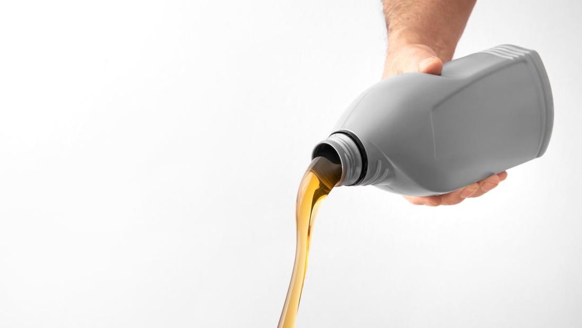 Health Department Deploys Team to Find Makassar Residents Obsessed with Drinking Engine Oil