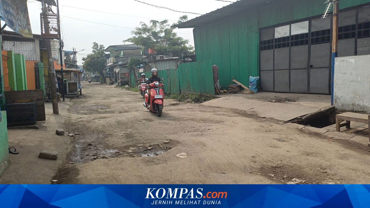Damaged Road in Cilincing Only Receives Temporary Patch Repairs, Government Bears Responsibility Despite Private Ownership
