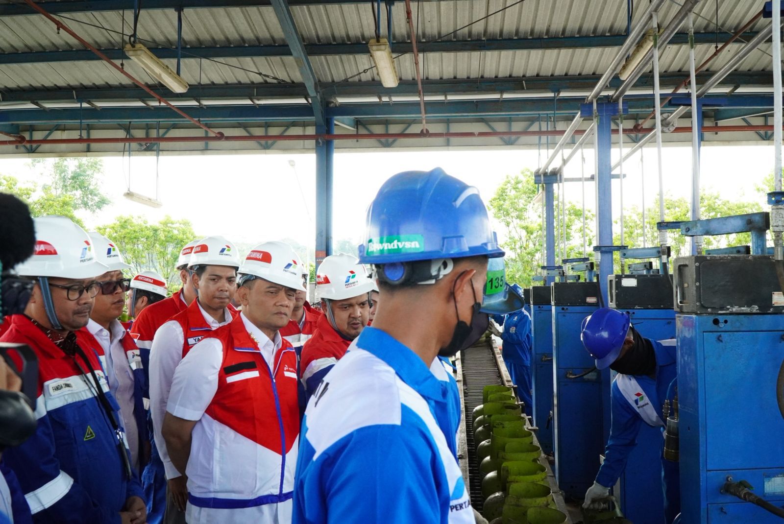 Surprise Inspection: Central Java Governor Urges Public to Use LPG Wisely
