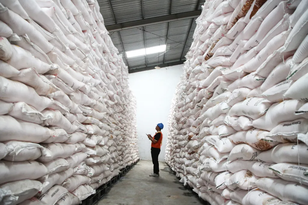 Pupuk Indonesia Expands, ID Food Stripped Down