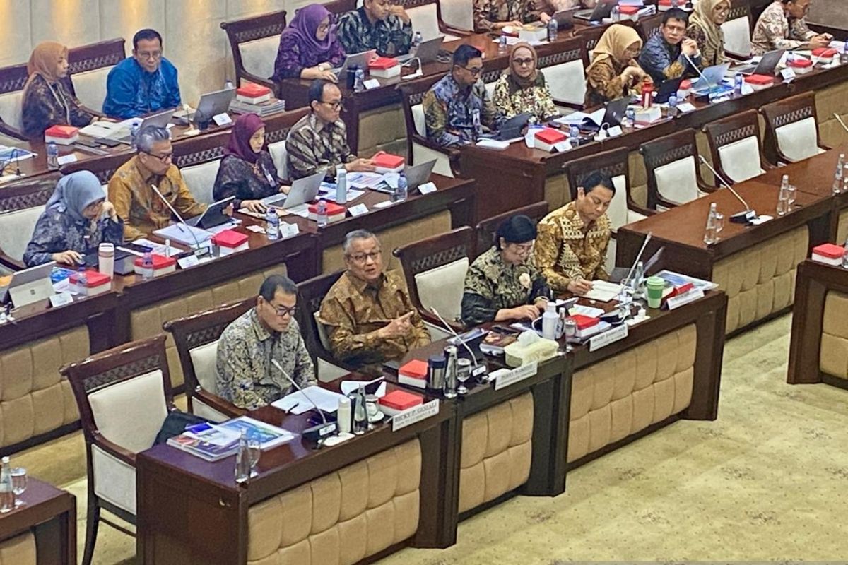 BI Governor: Room for BI-Rate Cuts Increasingly Limited Amid War