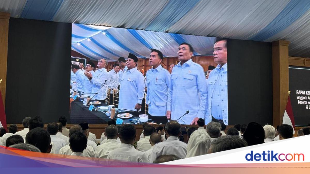Prabowo-Gibran Attend Government Working Meeting at the Palace