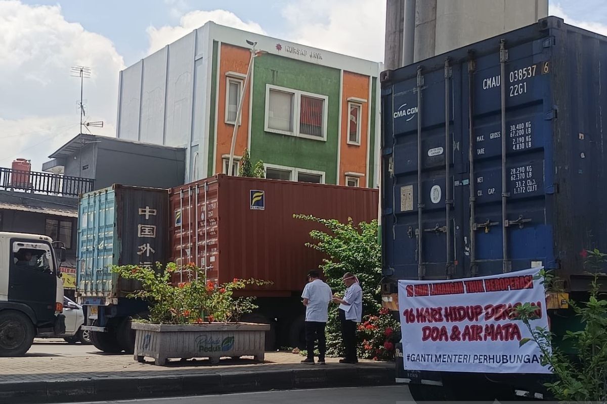 North Jakarta City Government to Regulate Truck Trailer and Container Depots