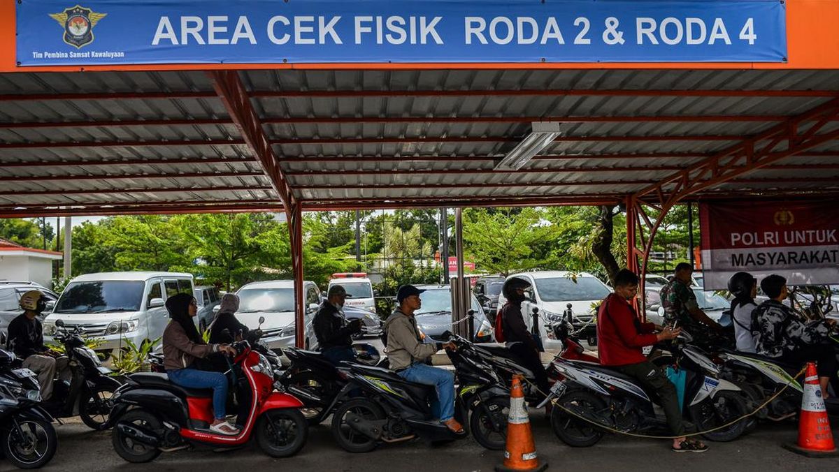 Demul Dismisses Head of Samsat for Ignoring Circular on ID Card Requirement for Vehicle Tax Payments