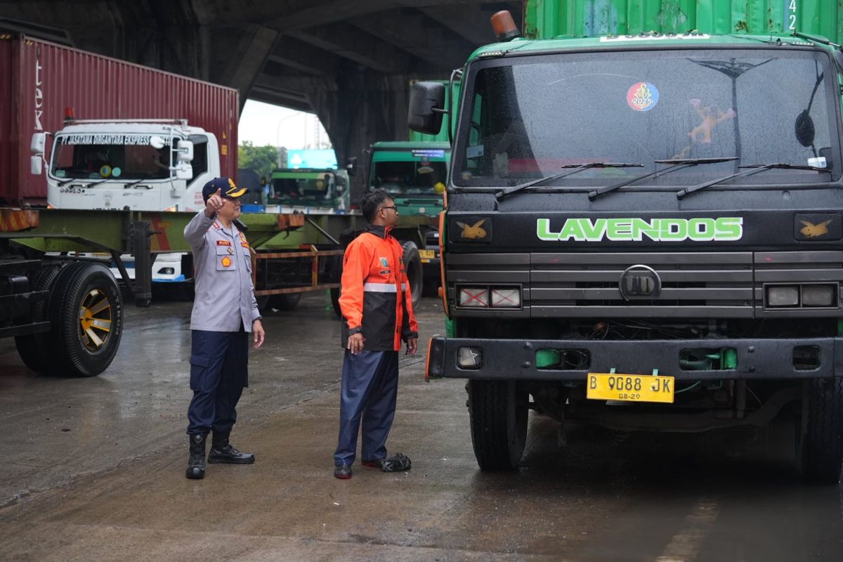 Access for Trailer Trucks in North Jakarta to Be Tightened to Protect Residential Areas