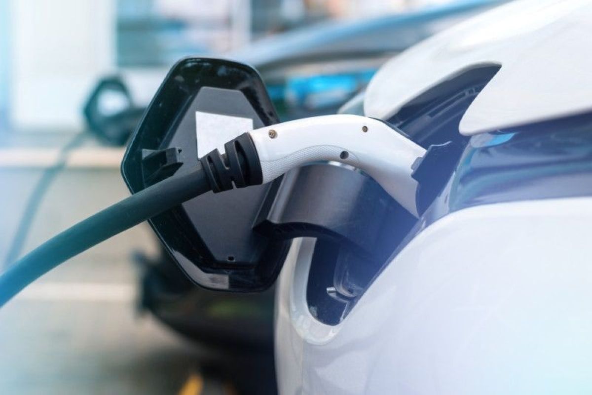 Chery and Geely to Shift to HEVs by 2026, Challenging Toyota's Dominance