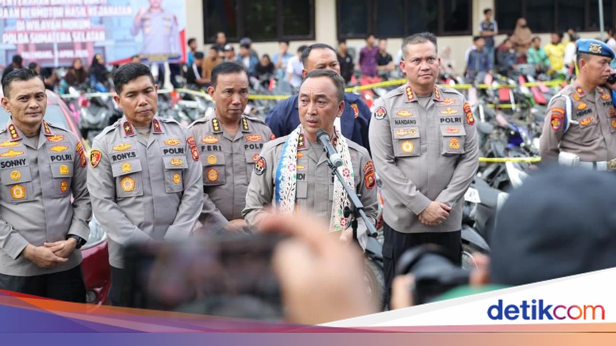 South Sumatra Police Chief Emphasises Restoring Victims' Rights in Handover of Stolen Vehicle Evidence