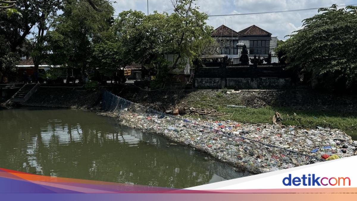 Denpasar Residents Increasingly Dumping Waste into Tukad Badung