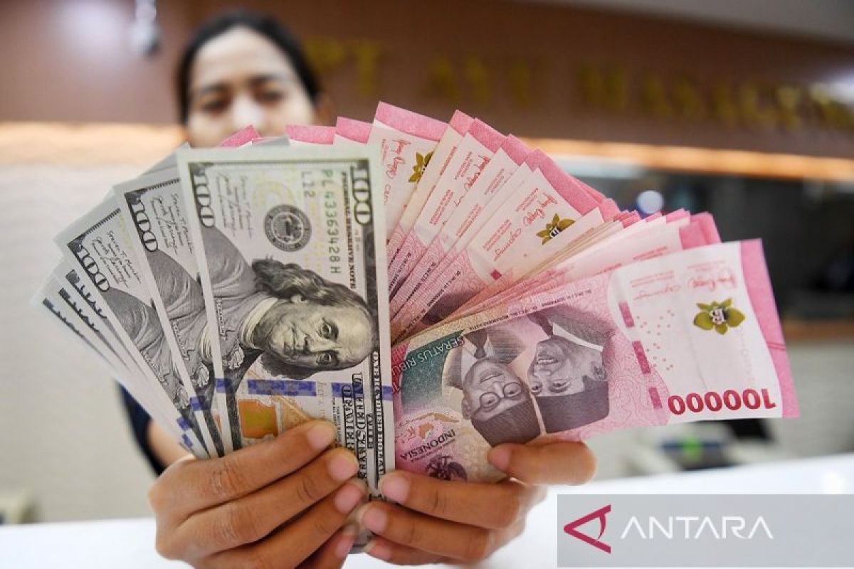 Economist: Rupiah's Prospects Determined by Post-Truce Direction of US-Iran Conflict