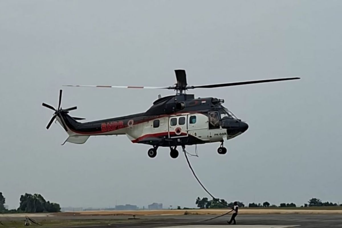 Riau receives additional water-bombing helicopter support from BNPB
