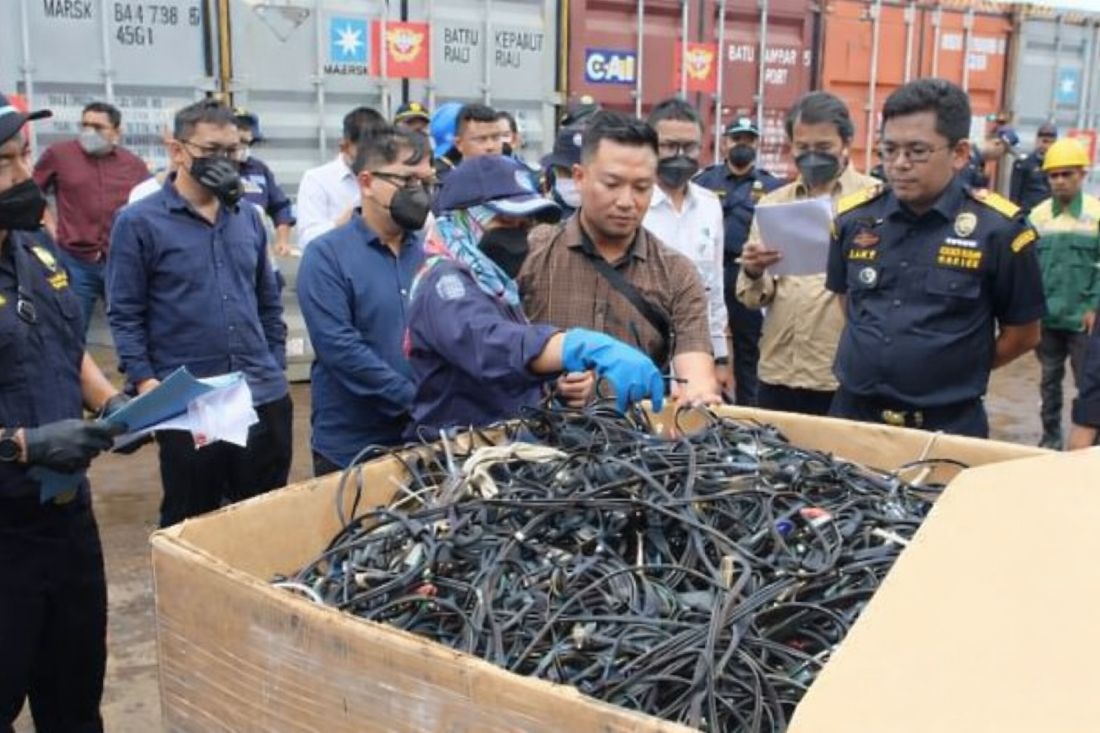Hundreds of Hazardous Waste Containers Held Up, Batam Environment at Risk