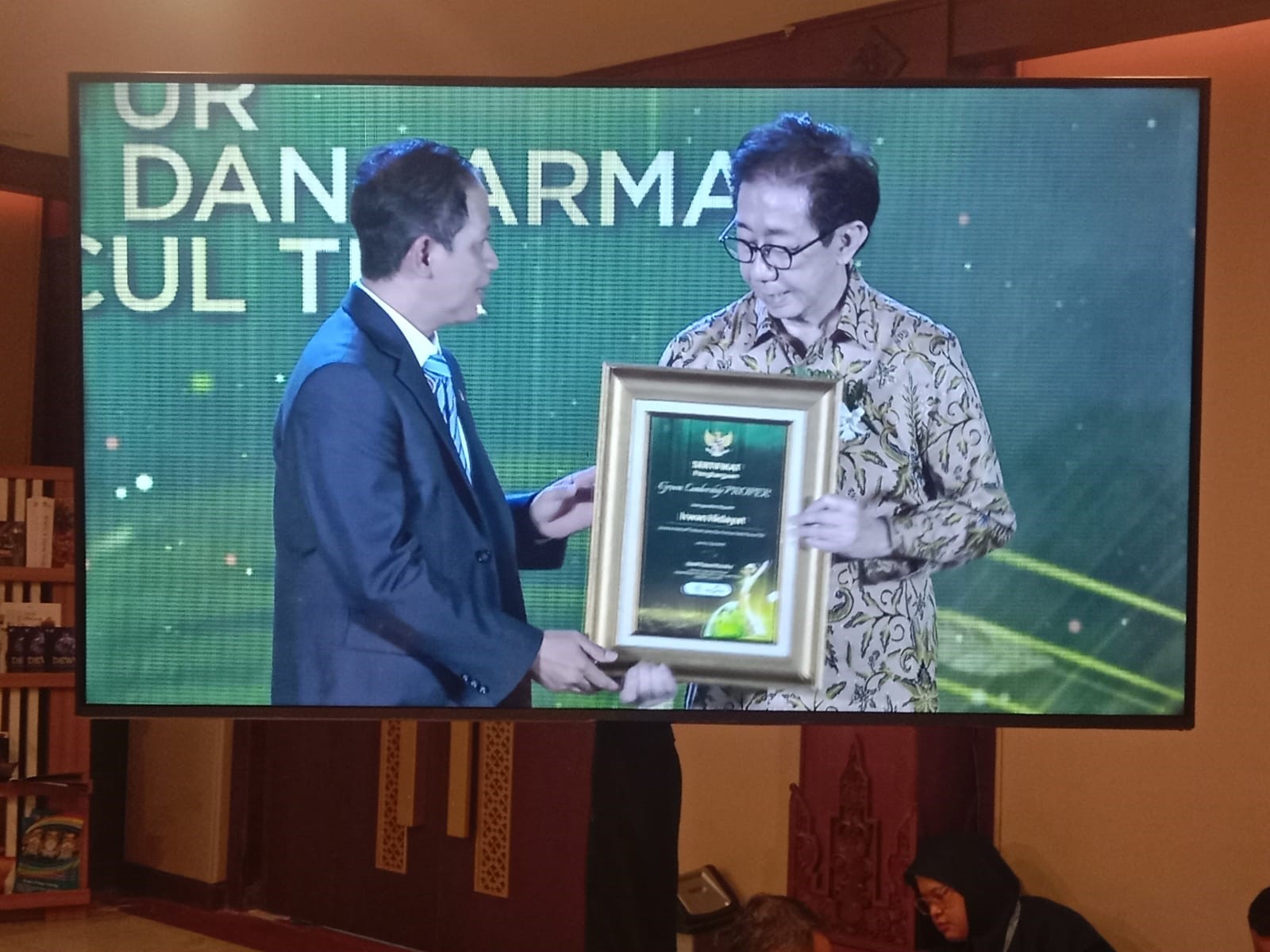 Leading Jamu Producer Wins PROPER Gold Award and Irwan Hidayat Receives Green Leadership Honour