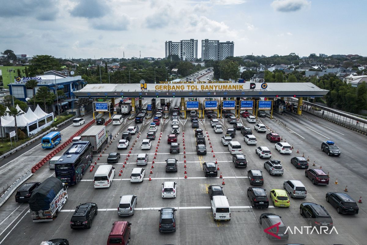 Palace Thanks Public for Smooth Eid al-Fitr Homecoming