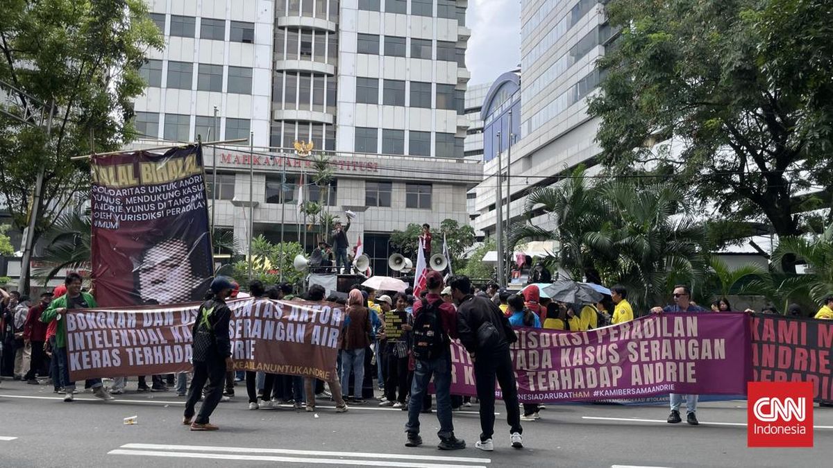 Monitoring TNI Law Lawsuit at Constitutional Court, UI Student Body Rejects Resurgence of Military State
