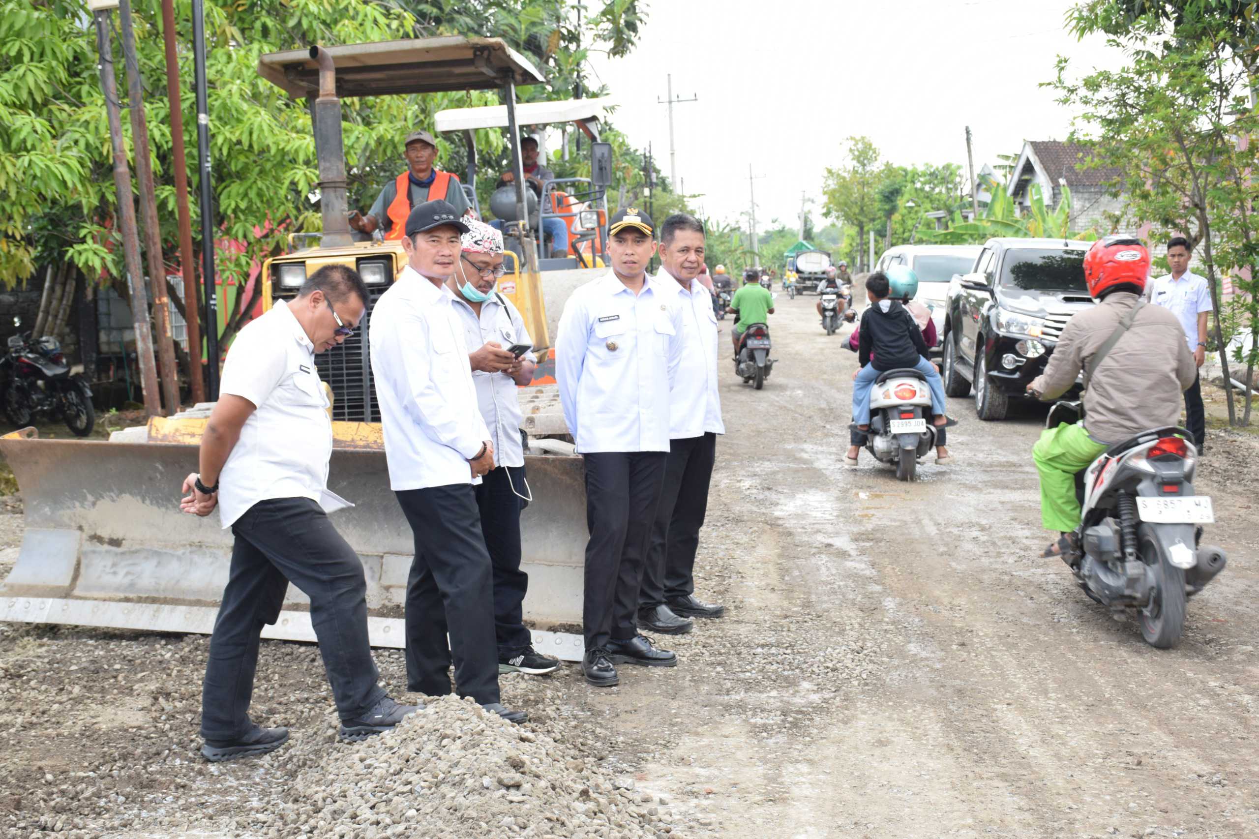 Lamongan Accelerates Construction of 55 Road Sections