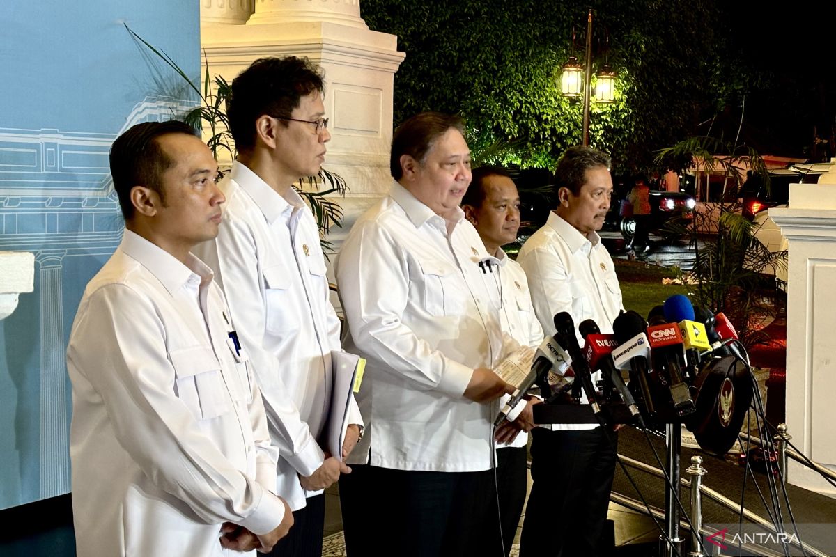 Government to maintain debt ratio and deficit at set limits