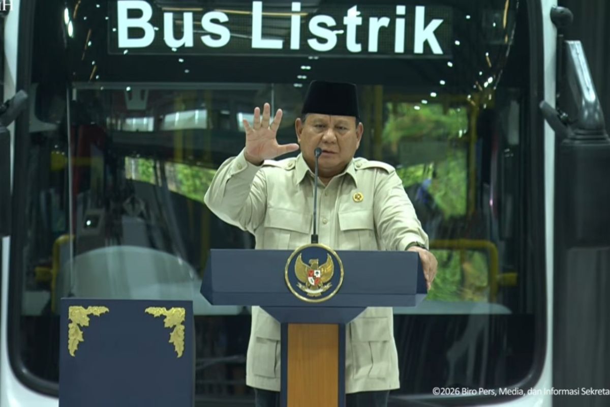 Prabowo to open processing centres converting palm oil and used cooking oil into aviation fuel