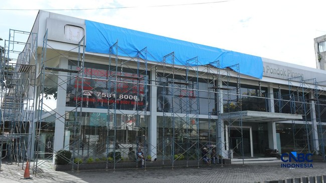 Appearance of Closed Honda Dealer in South Jakarta