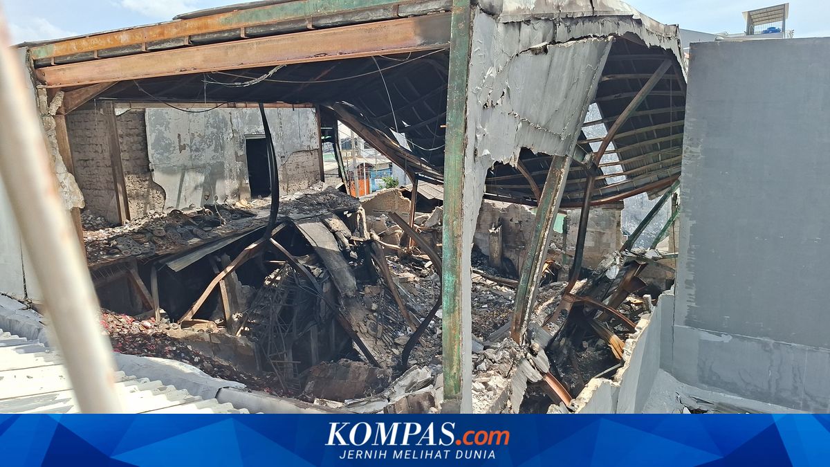 Threatening Student Safety, Fragile Wall After Fire in West Jakarta Still Not Demolished