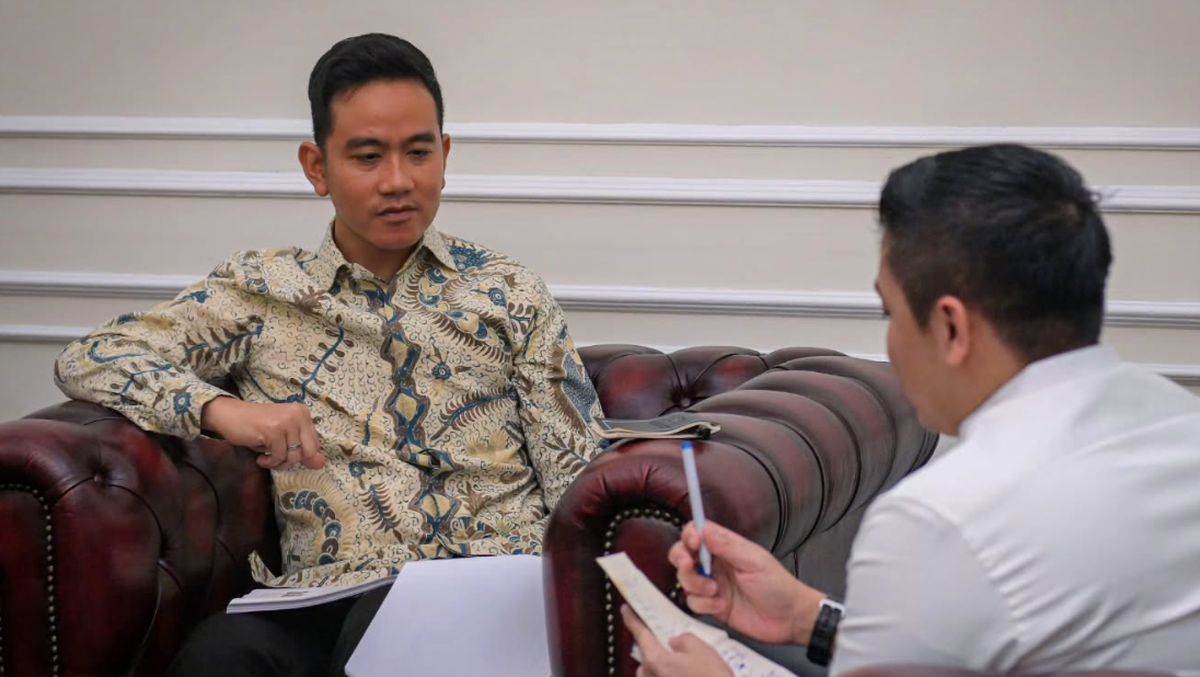 Gibran Invites PDIP's Deddy Sitorus to Office Together in IKN