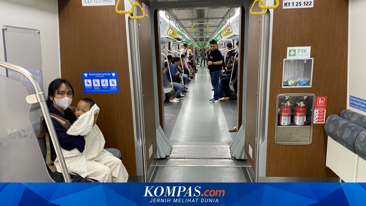 Who Are Priority Seats on KRL Actually For, When They're Still Occupied by General Passengers?