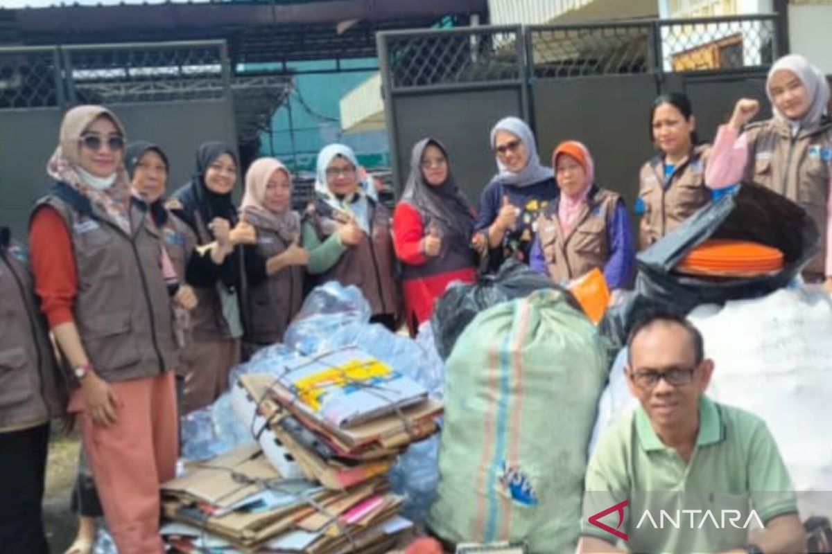 Waste Bank Pick-Up System Eases Residents' Waste Sorting