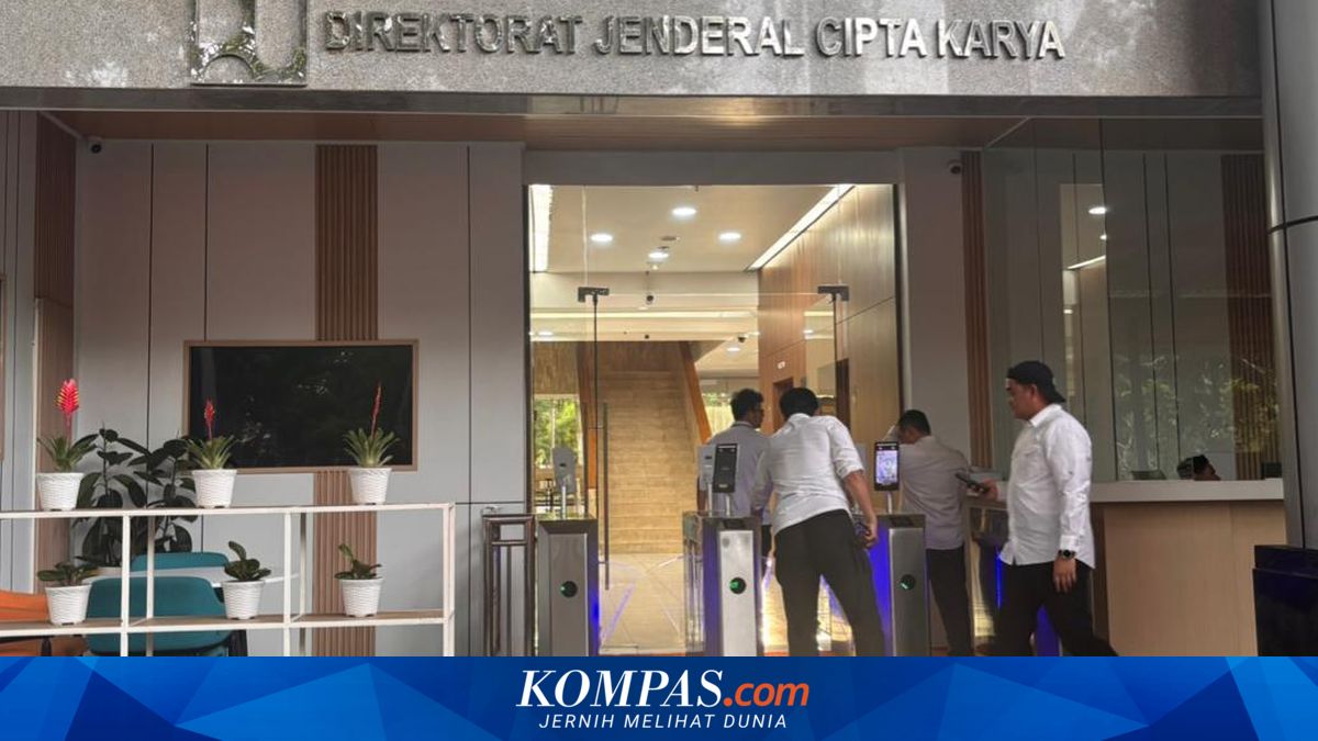 Jakarta High Prosecutor's Office Investigators Search Ministry of Public Works Office