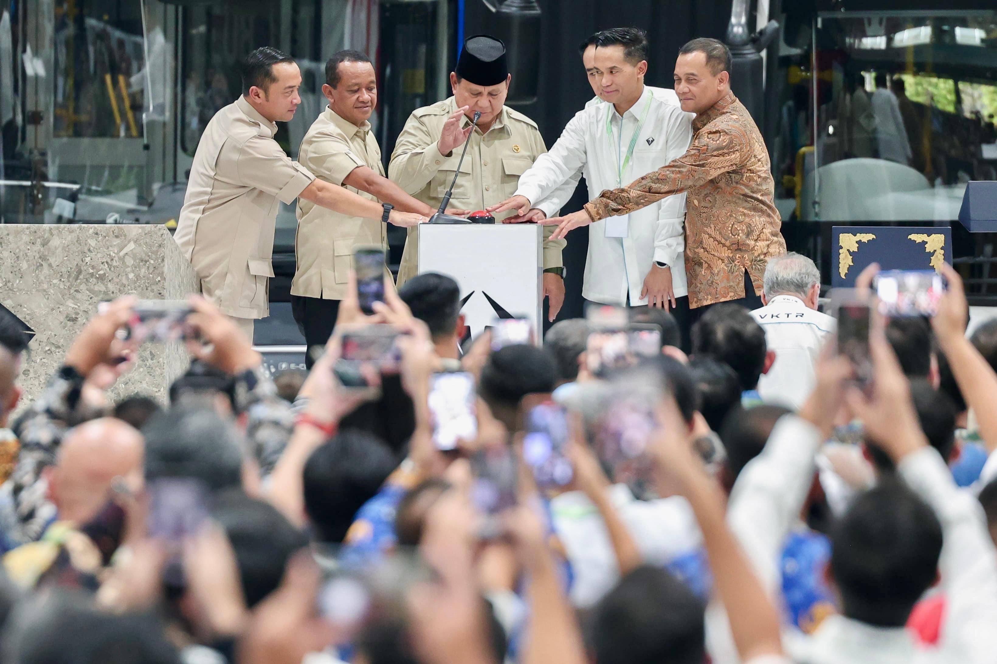 Central Java Local Government Purchases Electric Buses, Prabowo Praises Governor Ahmad Luthfi