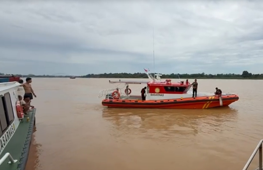 Palm Oil Cargo Overload Suspected as KM Berkah Utama Sinks off East Jambi Coast, 3 Crew Missing