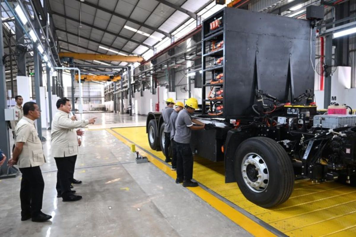 Prabowo inaugurates EV factory, Magelang workers hope for economic impact