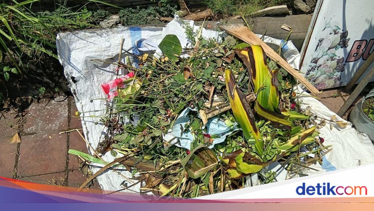 Organic Waste Ban Overwhelms Flower Sellers in Denpasar