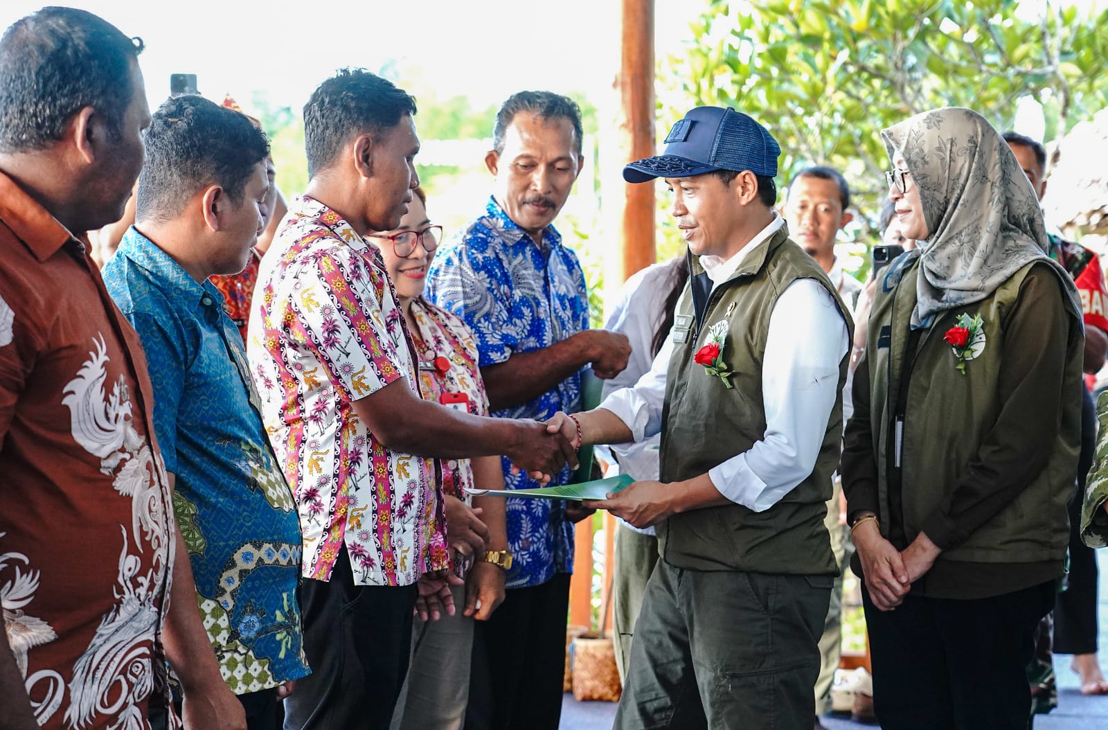 Minister of Forestry Hands Over 9 Social Forestry Decrees, 328 Families in North Sulawesi Now Have Forest Management Rights