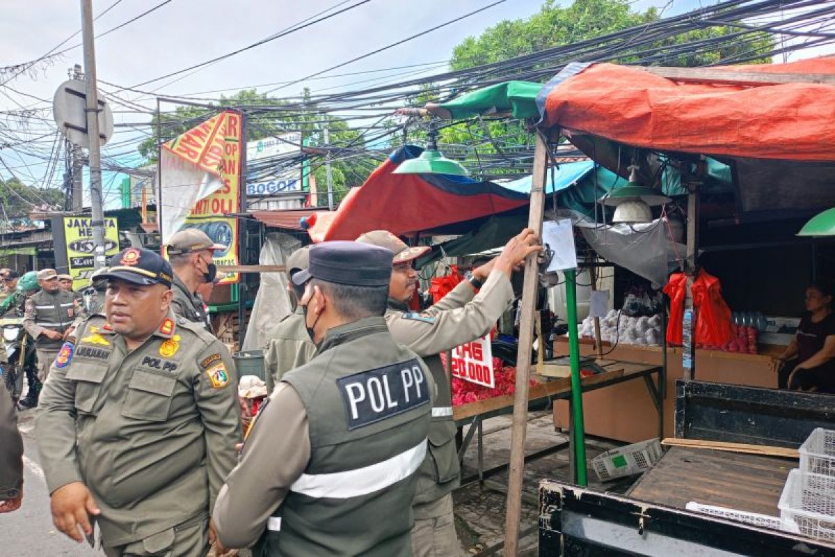 DKI yesterday: Electricity supply issues to street vendor crackdown