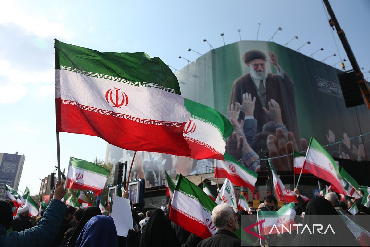 Iran's Supreme Leader Approves Ceasefire, Negotiations with US