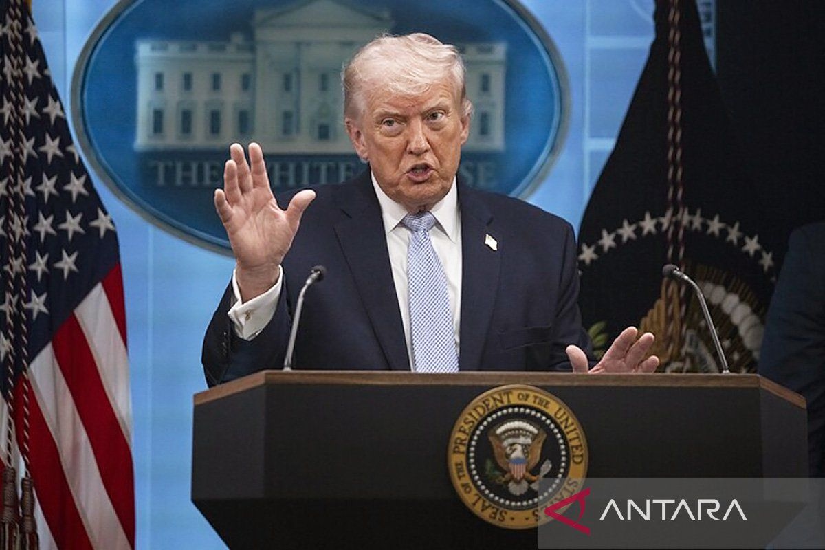 Trump Urges Iran to Stop Imposing Tolls in the Strait of Hormuz