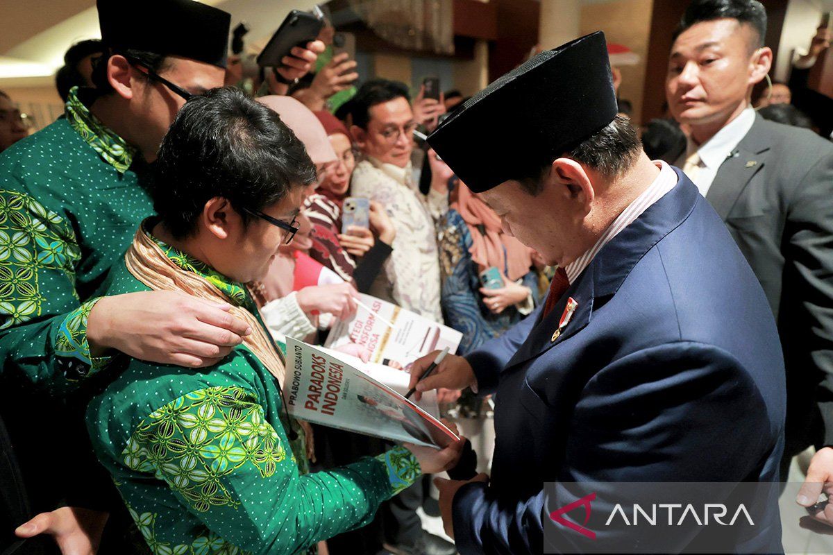 Unravelling Indonesia's Paradox: Investment and the Demographic Bonus